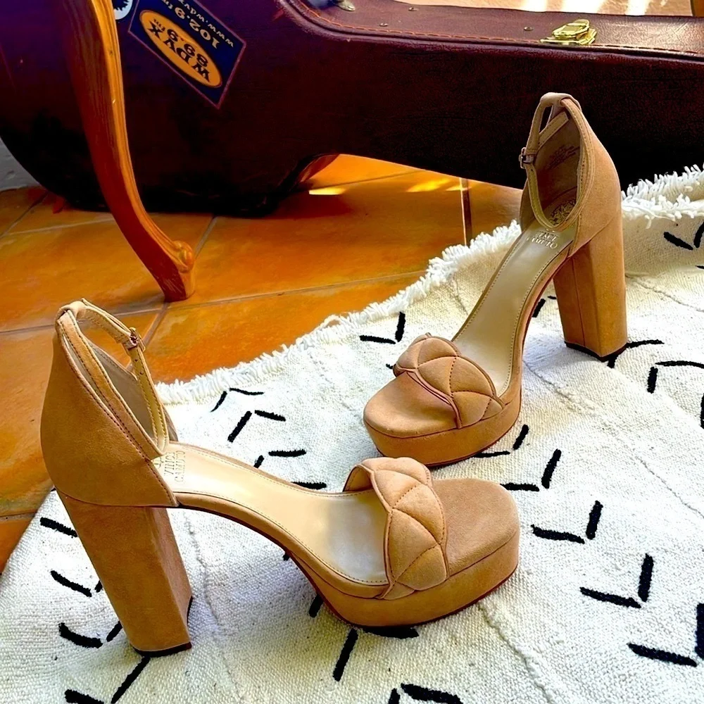 NWT‎ Vince Camuto 5” Anklestrap Platforms in Vintage Nude Size 10 1/2